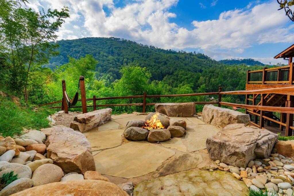 Roaring Fork Lodge Гетлинбург Екстериор снимка