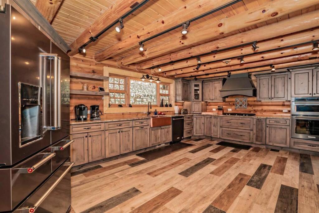 Roaring Fork Lodge Гетлинбург Екстериор снимка