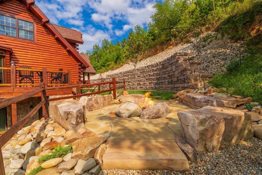 Roaring Fork Lodge Гетлинбург Екстериор снимка